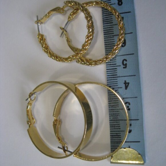 Lot of 3 Gold Tone Hoop Pierced Earrings - Picture 10 of 12